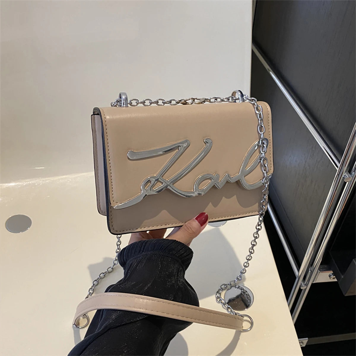 Fashionable Crossbody Bag Solid Color Shoulder Bag Metal Letter Logo ChainLink Strap Featuring Magnetic Button for Daily Use