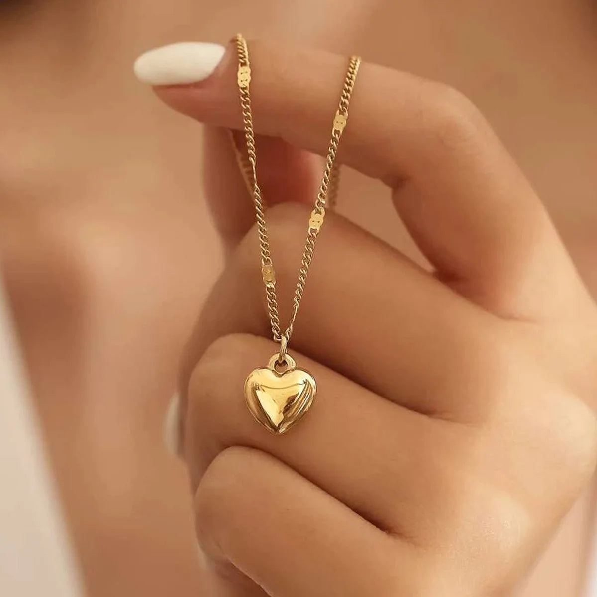Stereoscopic Stainless Steel Will Not Fade Small Peach Heart  Golden Necklace for Women Love Heart Pendant Collarbone Chain Gift