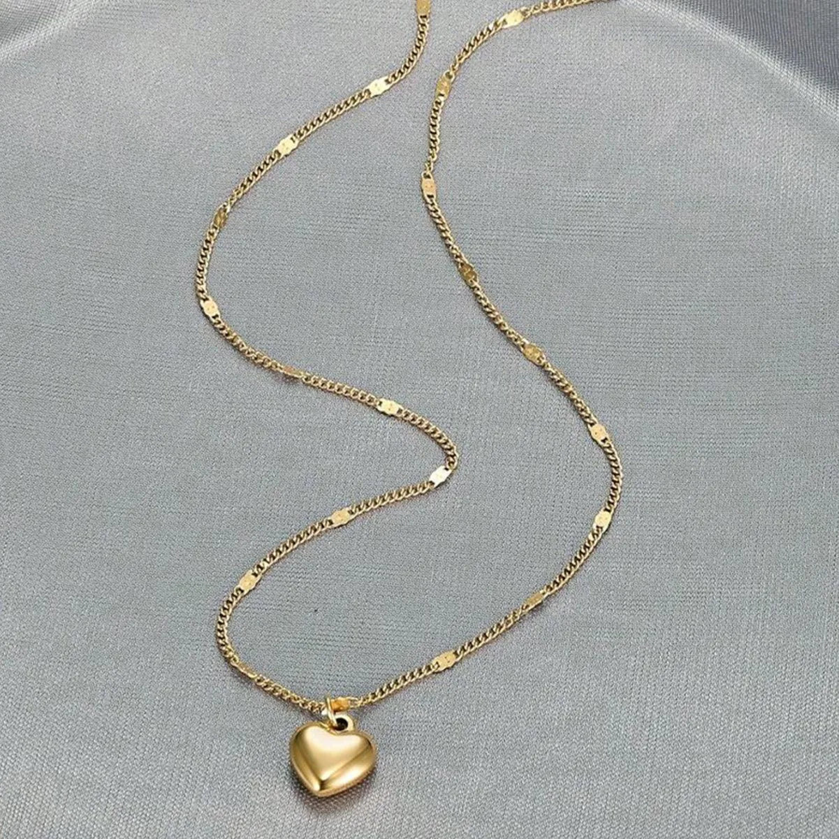 Stereoscopic Stainless Steel Will Not Fade Small Peach Heart  Golden Necklace for Women Love Heart Pendant Collarbone Chain Gift